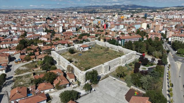 İkinci etap restorasyonu tamamlanan Çorum Kalesi, kent turizmine hizmet edecek
