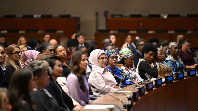 Emine Erdoğan: Çocuklarımızın esenliği için birlikte çıkacağımız bir yolun ilk adımını attık haber görseli