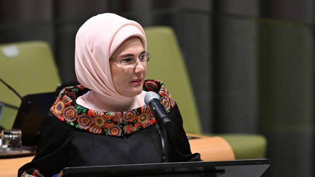 Emine Erdoğan: Birincil meselemiz kullanat kültüründen uzaklaşmak