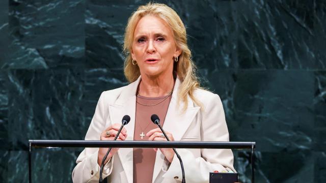İzlanda Dışişleri Bakanı Gunnarsdottir: Barış için müzakere etmeyenler ahlaki korkaklardır haber görseli