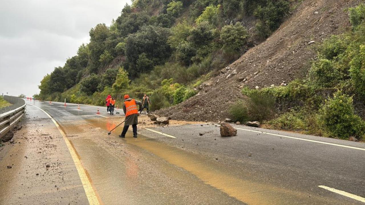 Zonguldak’ı sağanak vurdu: Sağanak ve heyelan etkili oldu