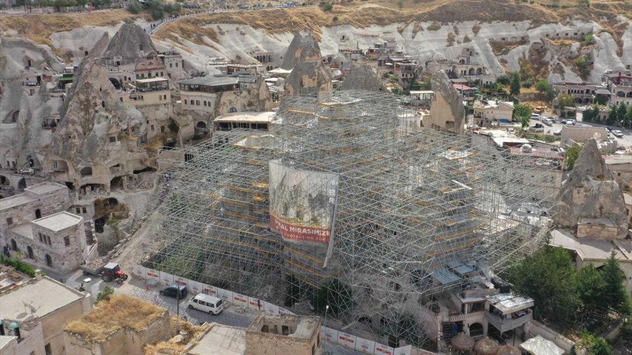 Kapadokya'da riskli peribacaları için restorasyon çalışması