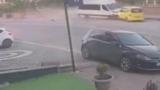 Freni patlayan minibüsün taksiyi sürüklediği anlar kamerada