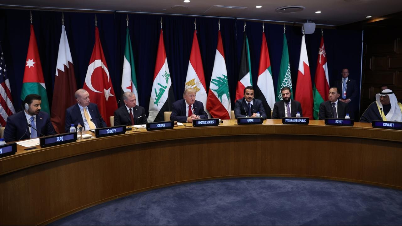 Cumhurbaşkanı Erdoğan İran gündemli KİK toplantısına katıldı