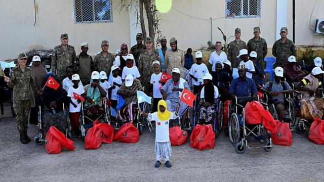MSB'den Somali'de ihtiyaç sahibi gazi ve ailelerine destek haber görseli