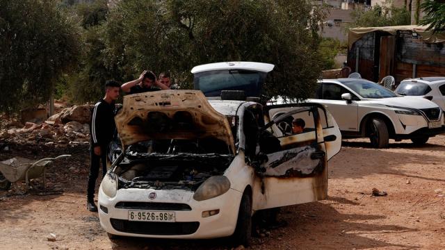 İşgalci İsrailliler, Ramallah'ta Filistinlilerin mallarına zarar verdi