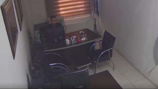 Deprem anından yaşanan panik anları kamerada