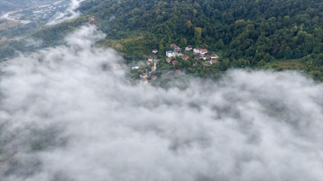 Sinop'ta ormanlık alanın üzerindeki bulutlar dronla görüntülendi