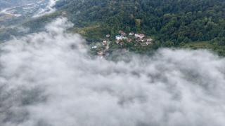 Sinop'ta ormanlık alanın üzerindeki bulutlar dronla görüntülendi