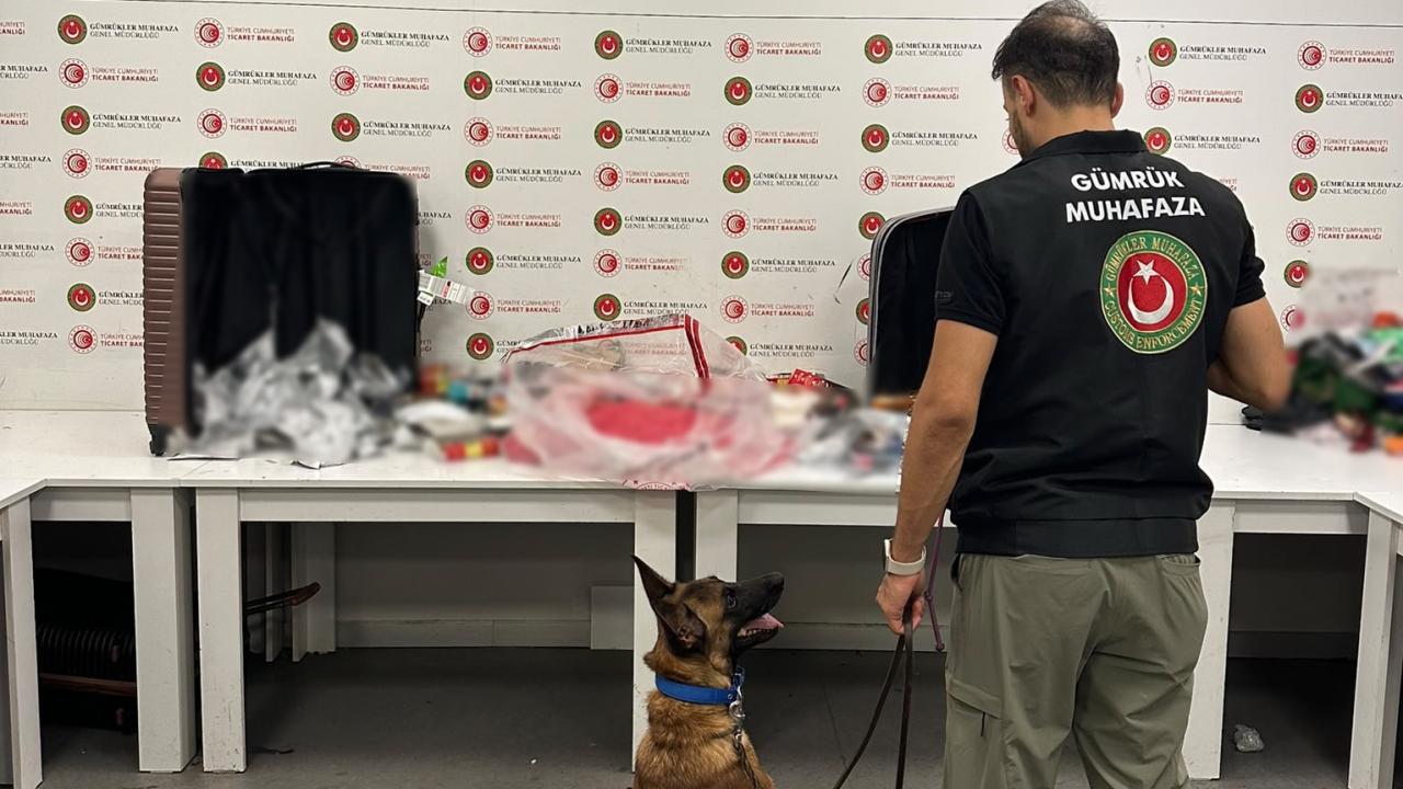 İstanbul Havalimanı'nda 20 kilogram uyuşturucu ele geçirildi