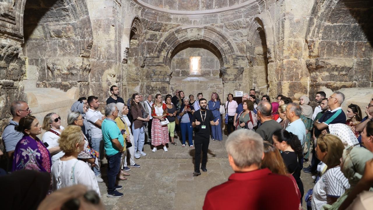 "Yıl sonuna kadar Mardin`de turizmin yoğun geçeceğini düşünüyoruz"