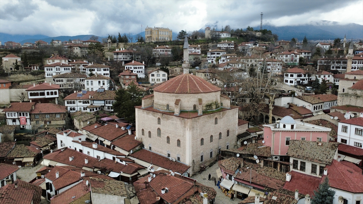 "Ecdat yadigarı camileri gözbebeğimiz gibi koruyoruz"