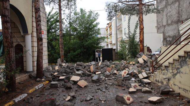 Diyarbakır'da kuvvetli sağanak ve fırtına hasara yol açtı