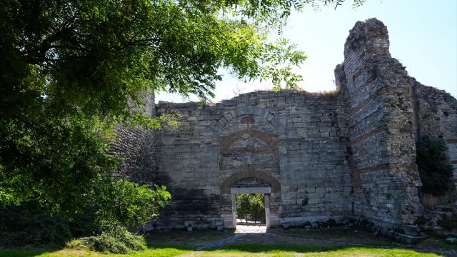İstanbul'un medeniyetlerin izini taşıyan kadim kapıları
