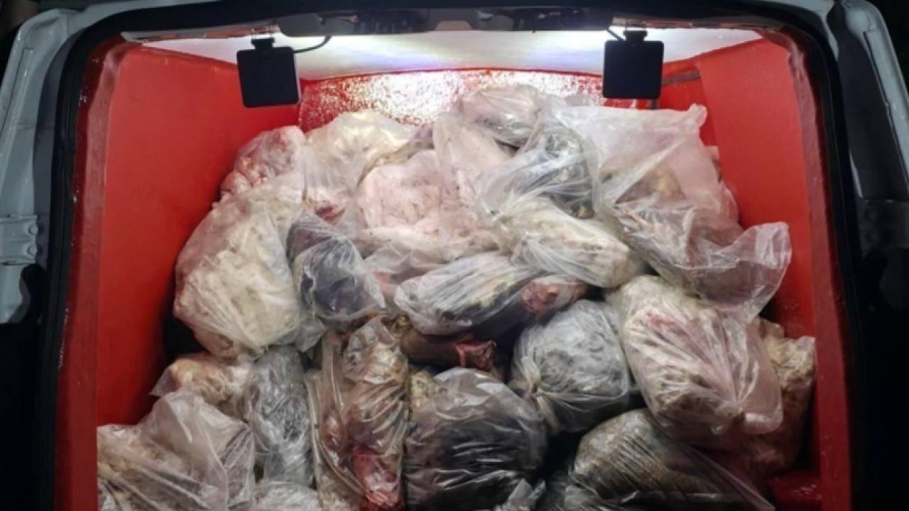 Diyarbakır'da sağlıksız 820 kilo iç yağı ve sakatat ele geçirildi