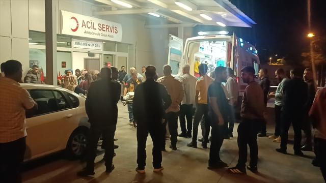 Şanlıurfa'da iki otomobil kafa kafaya çarpıştı: 1 ölü, 7 yaralı haber görseli