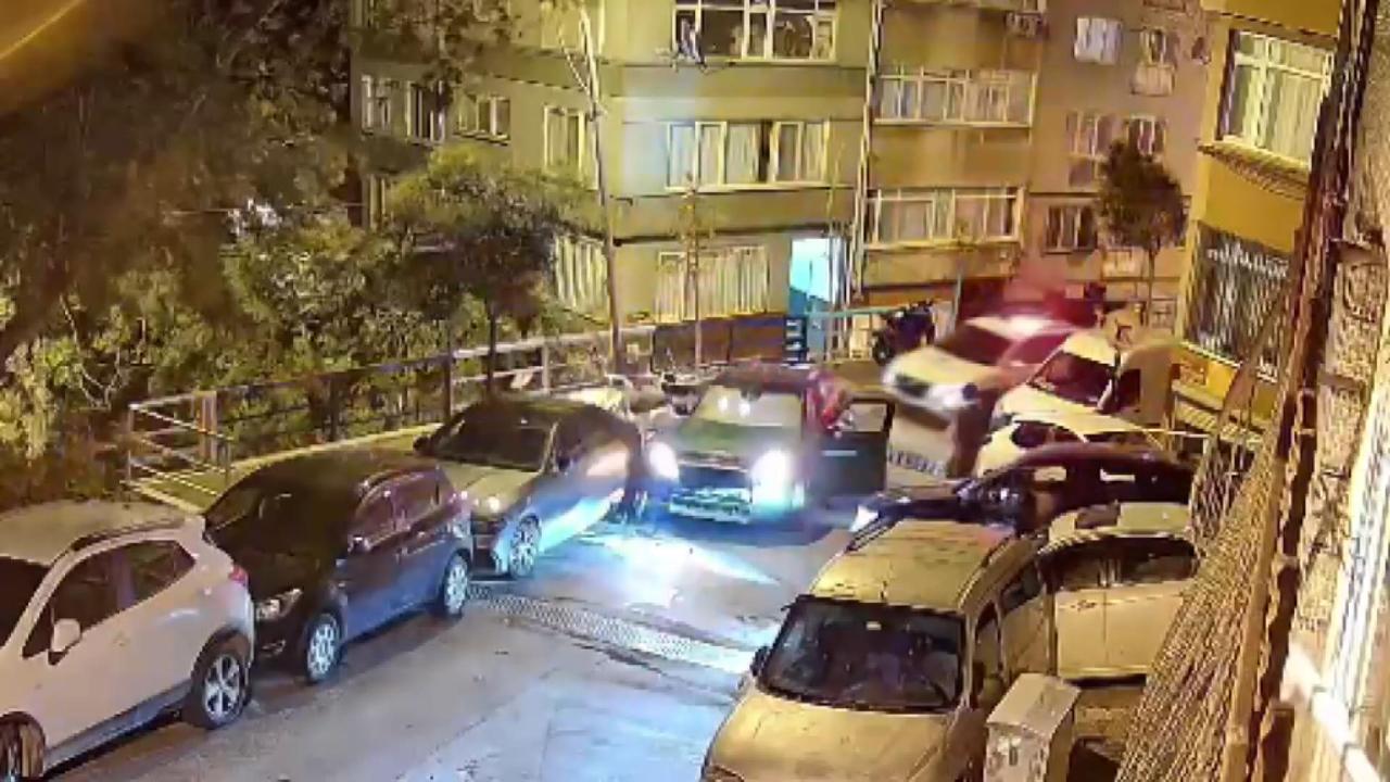 Polisten kaçan alkollü sürücü park halindeki araçlara çarptı