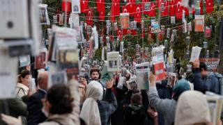Kocaeli'de asırlık çınar ağaçlarına asılan 5 bin kitap toplandı