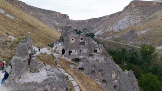 Kayseri'de kayaya oyulmuş Kubbeli Kilise dikkati çekiyor