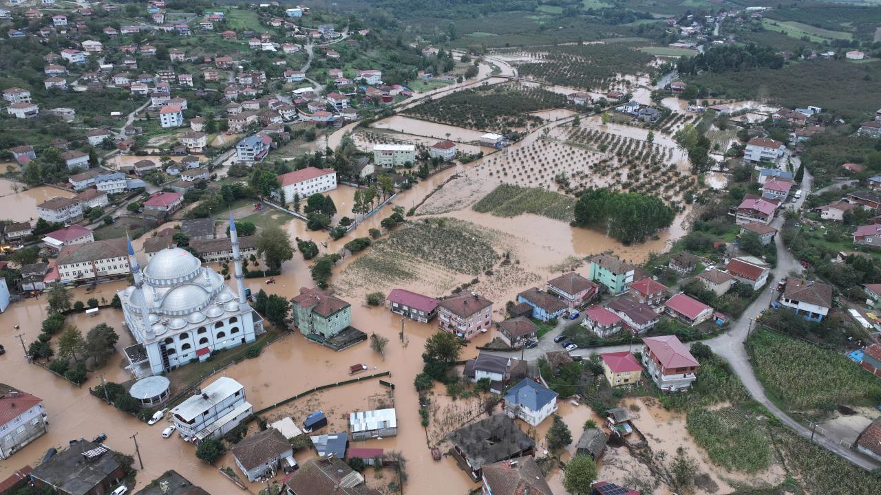 Sakarya'da sel nedeniyle bazı okullar tatil edildi