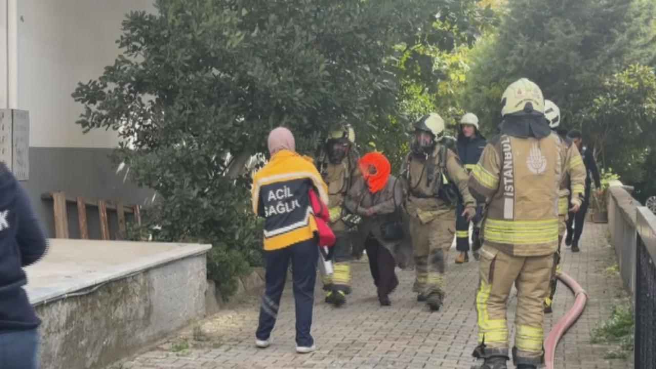 Kadıköy'de 8 katlı binada yangın