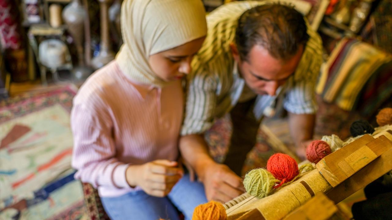 "Atölyedeyken veya halı dokurken aşık olurum"