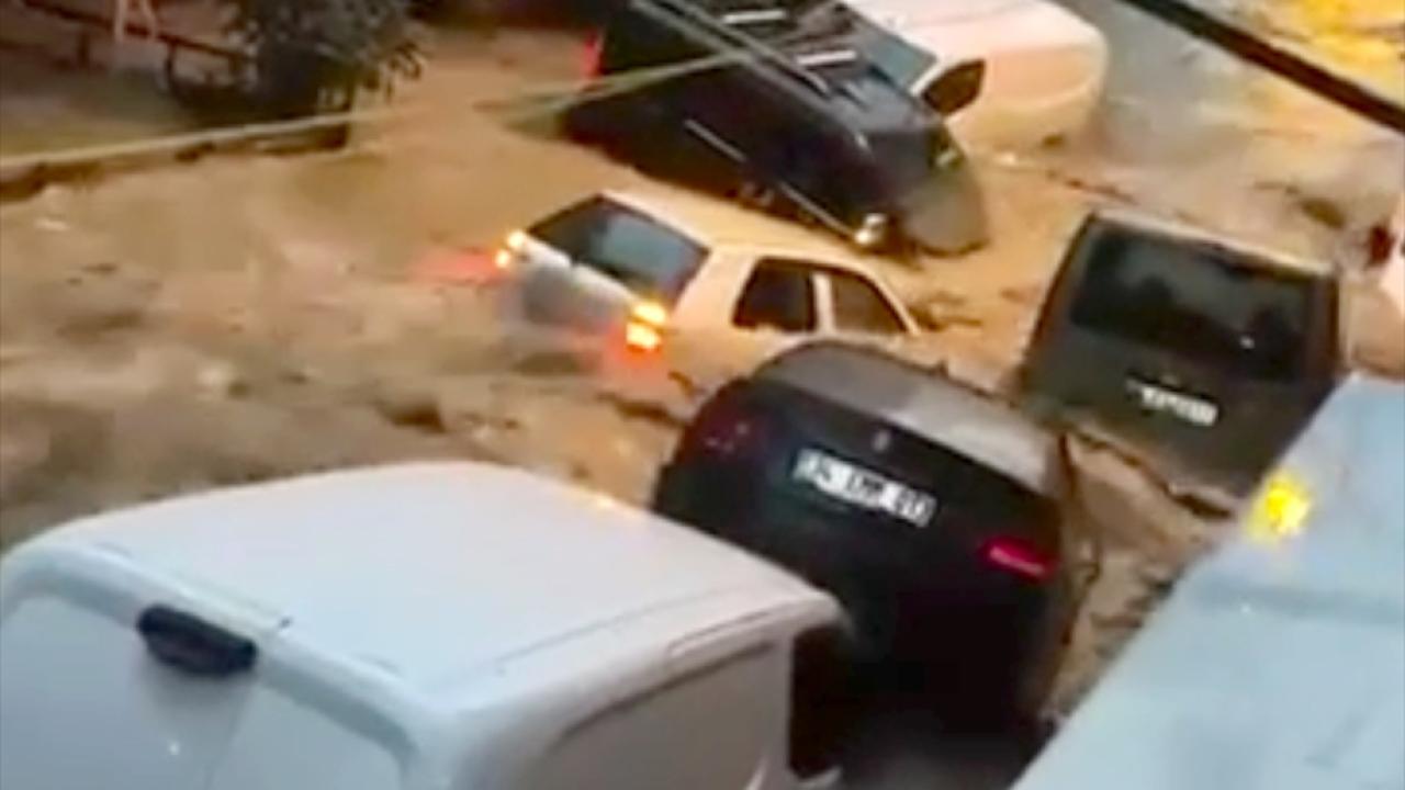 Sadabat Cami sular altında kaldı