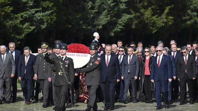 Vali Canbolat, Ankara'nın başkent oluşunun 103. yılında Anıtkabir'i ziyaret etti