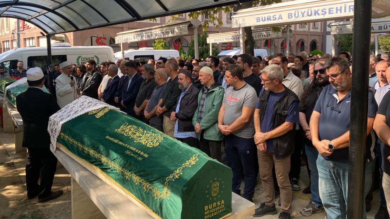 Manisa'daki kazada hayatını kaybeden 10 kişinin cenazesi Bursa'da defnedildi