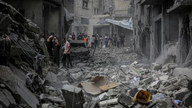 İsrail ordusu ateşkese rağmen Gazze'ye yönelik saldırılarını sürdürüyor