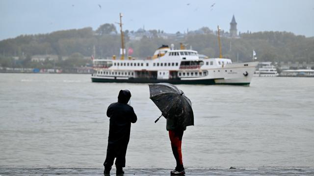 İstanbul'da okullar yarın da tatil haber görseli