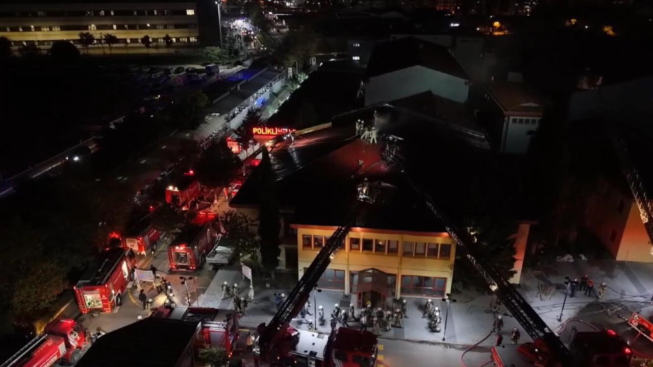 Kartal Koşuyolu Eğitim ve Araştırma Hastanesi’nin çatısında yangın