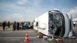 Antalya'da midibüs devrildi: 17 yaralı