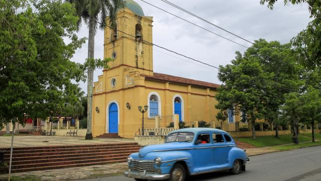 Küba'da derinleşen krizin gölgesinde günlük yaşam sürüyor