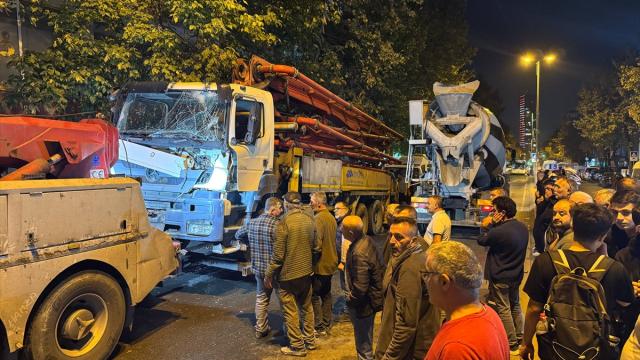 İstanbul'da beton pompası 7 araca çarptı haber görseli