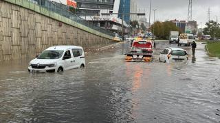 İstanbul'da sağanak hayatı olumsuz etkiledi
