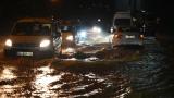 İstanbul'da sağanak: Yollar göle döndü, trafik durma noktasına geldi