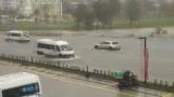 İstanbul'da sağanak: Yollar göle döndü, trafik durma noktasına geldi