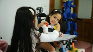 Serebral palsili Masal ikizinin desteğiyle hayata gülümsüyor