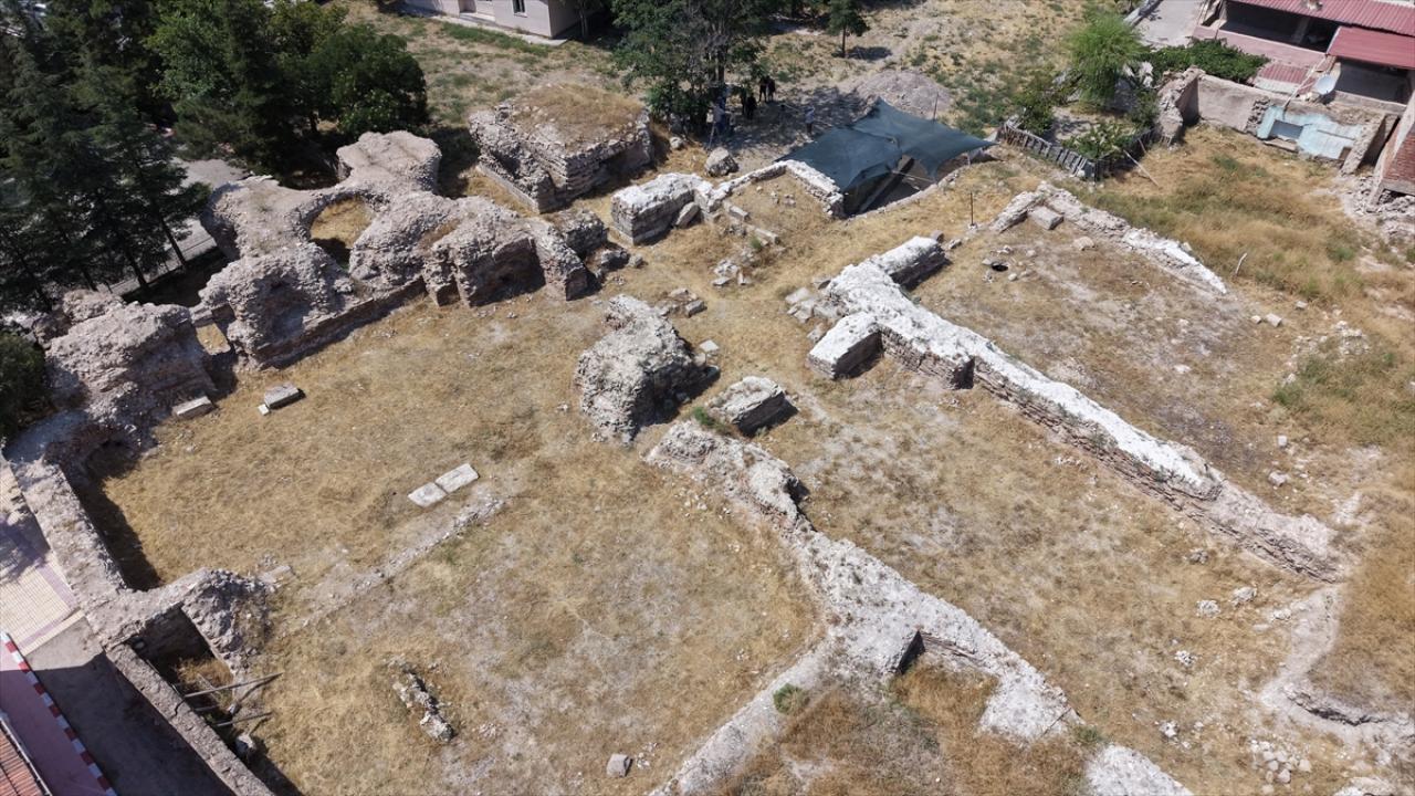 Tyana Antik Kenti'ndeki Roma Hamamı'nda kazı çalışmaları yeniden başladı