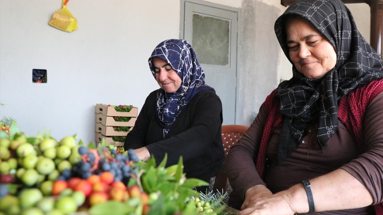 Çelenklerin tanesi 50 liradan alınıyor