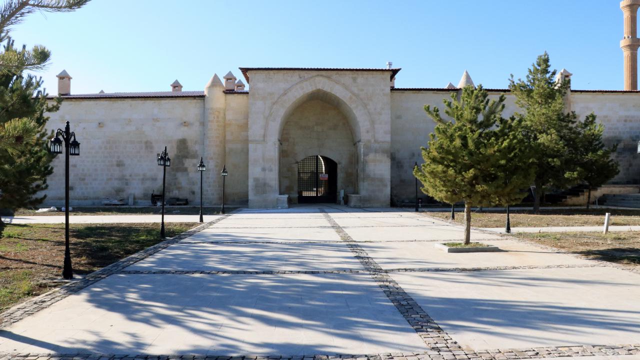 Mama Hatun Külliyesi