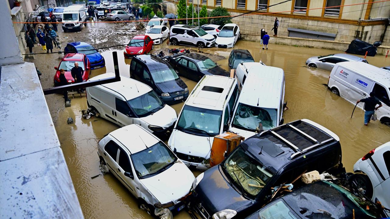 Ayazağa'da 300 iş yeri ve 200 araçta hasar tespiti yapıldı