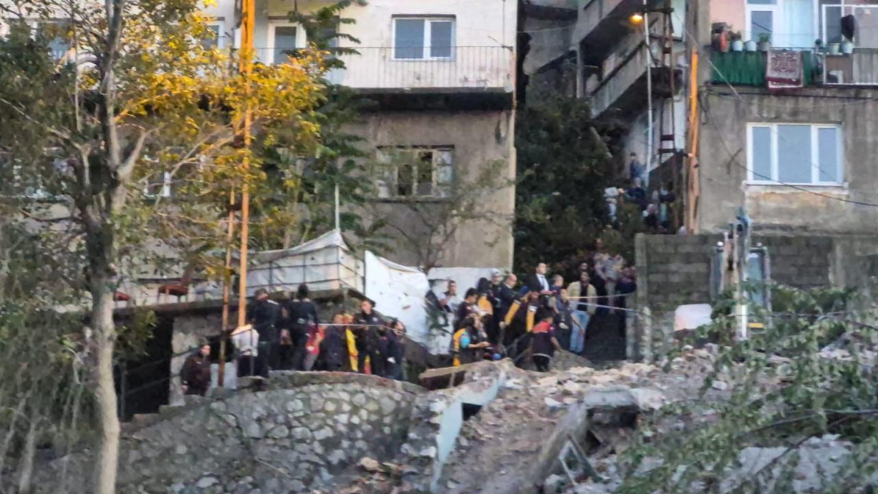 Zonguldak'ta bina çöktü: Enkazda kalan 2 kişiden 1’i kurtarıldı
