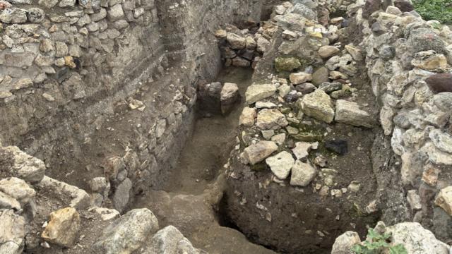 Daskyleion Antik Kenti'ndeki 2 bin 600 yıllık karbonlaşmış tohumlar bulundu