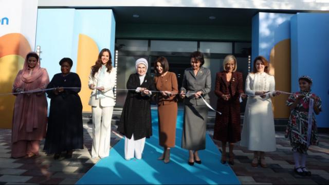 Emine Erdoğan, Özbekistan'da rehabilitasyon merkezi ve okul öncesi eğitim kurumunun açılışına katıldı haber görseli