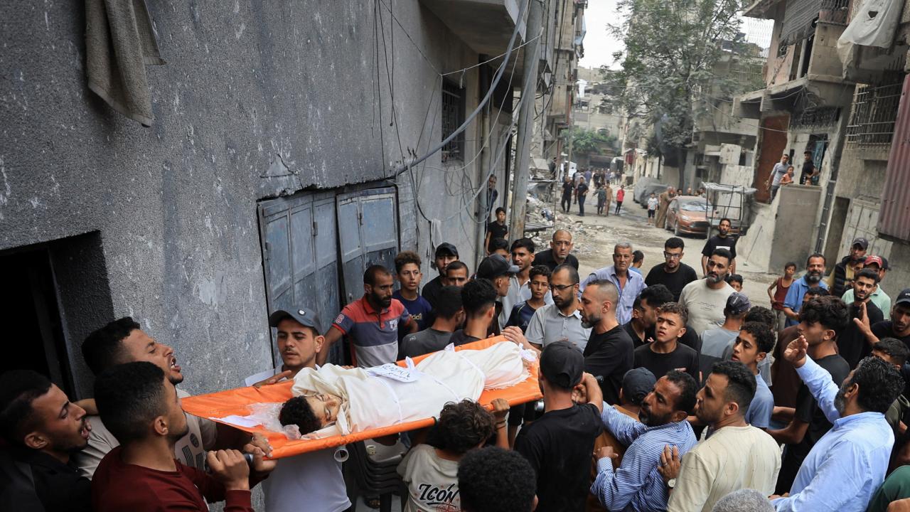 Gazze'de enkaz altından çıkarılan 75 Filistinlinin cenazesi defnedildi