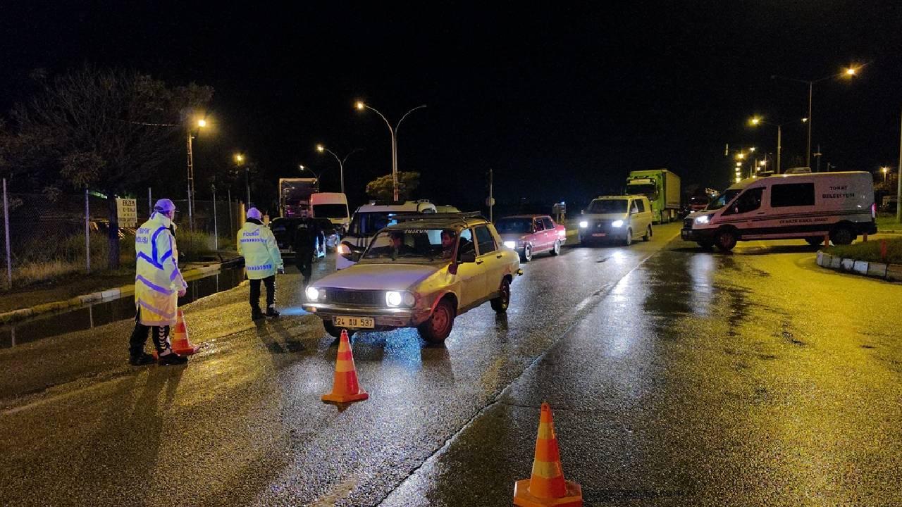 Erzincan-Erzurum kara yolu heyelanın ardından yeniden ulaşıma açıldı