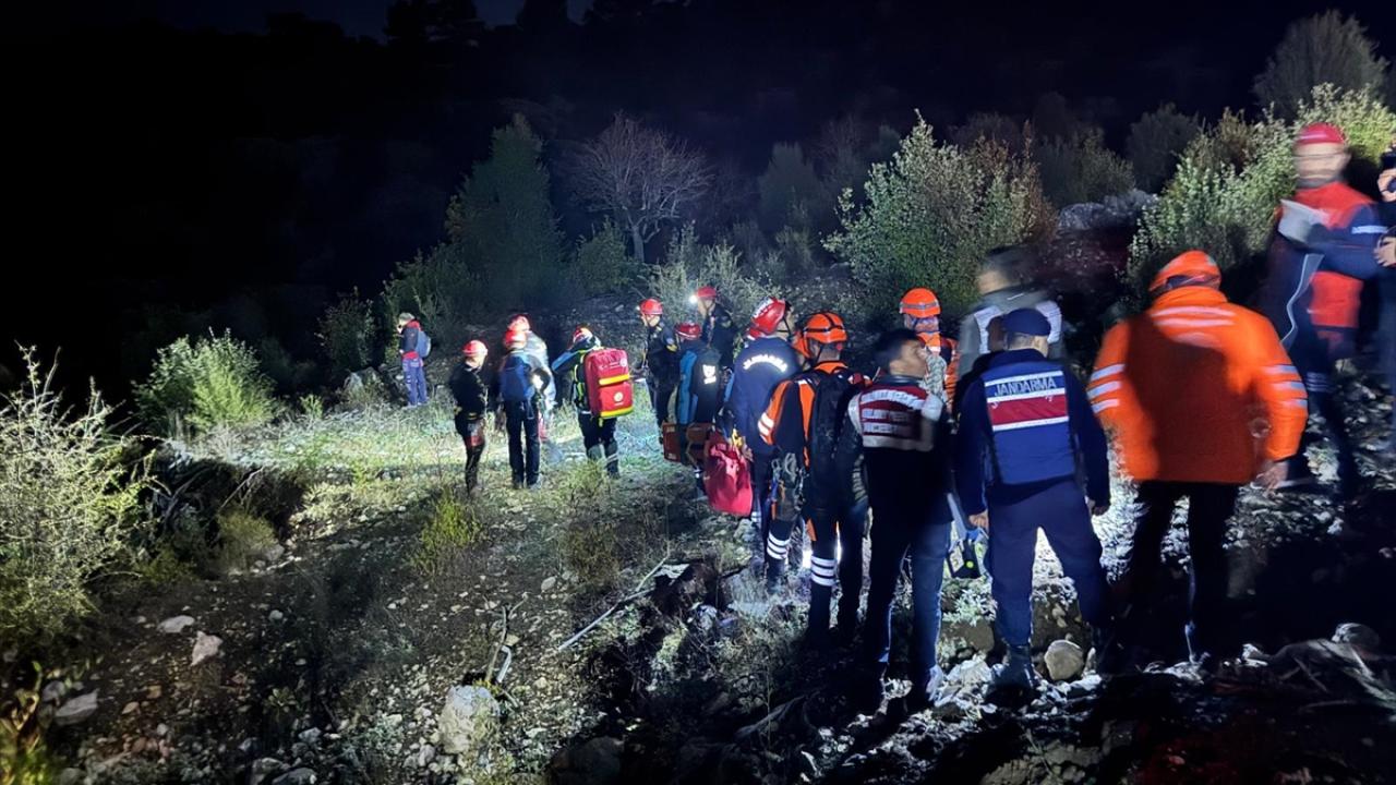Isparta'da kanyonda mahsur kalan 14 kişilik İHH gönüllülerinden 1 kişi hayatını kaybetti