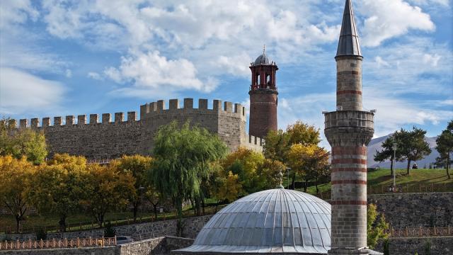 Erzurum'un 325 yıllık manevi mirası Kurşunlu Cami ve Medresesi restore ediliyor